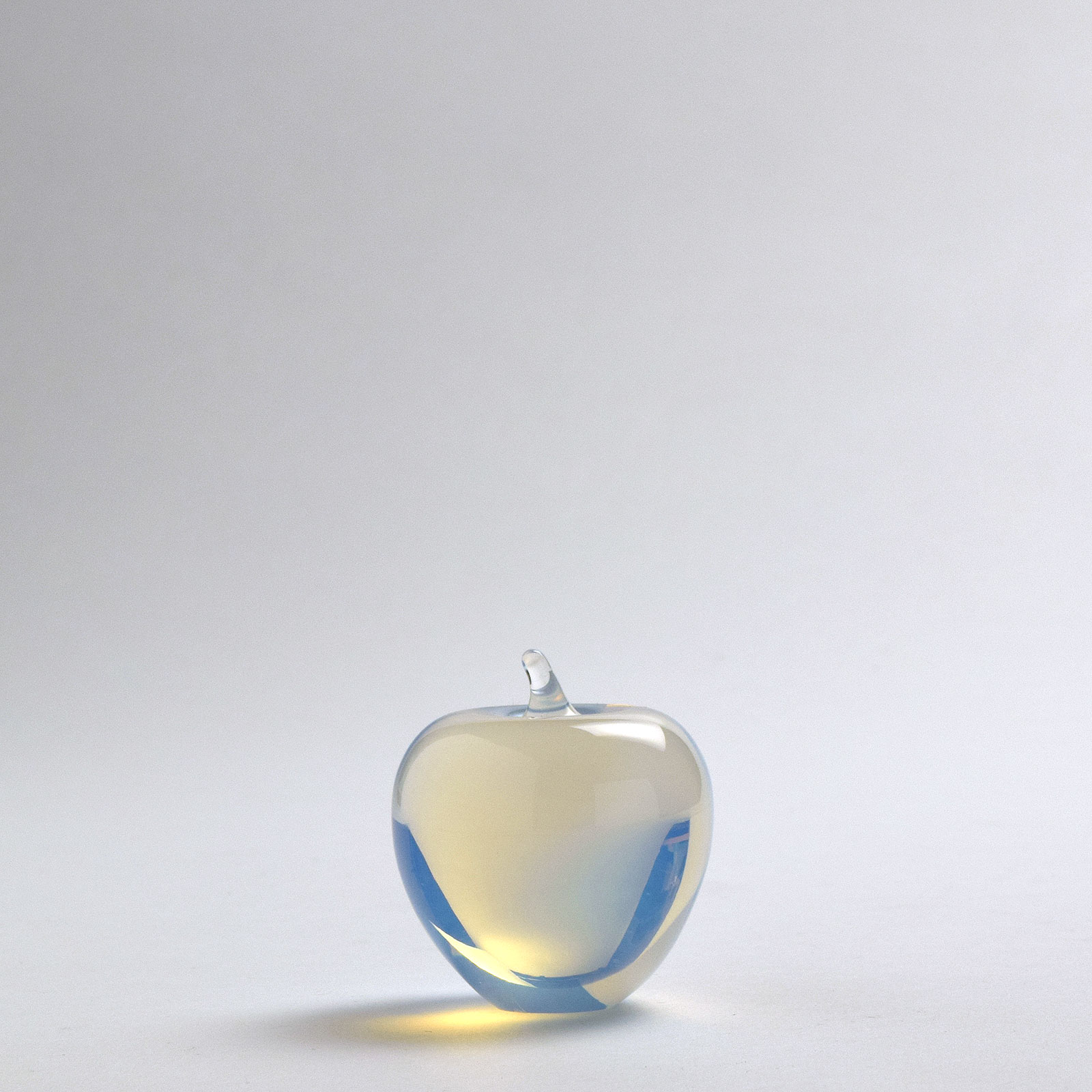 りんご ガラス乳白｜アンビ