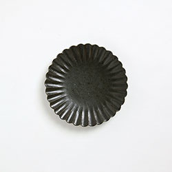 黒釉　花型黒丸小皿　15cm