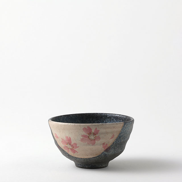 後河内隆継 飯碗黒地ピンク花